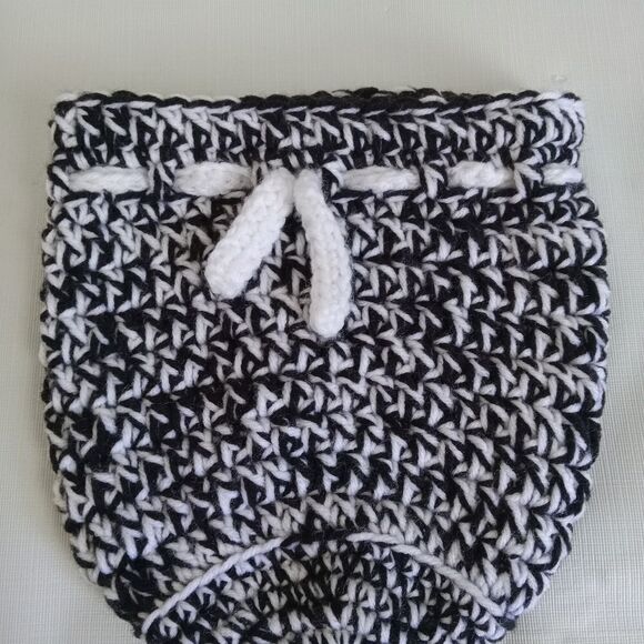 Handmade Black & White Large Acrylic Yarn Crochet Adjustable Drawstring Dice Bag - Picture 8 of 12